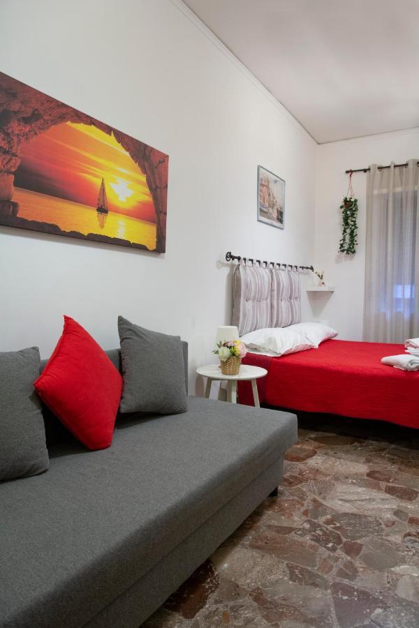 Central Station Guest House เนเปิลส์ ภายนอก รูปภาพ