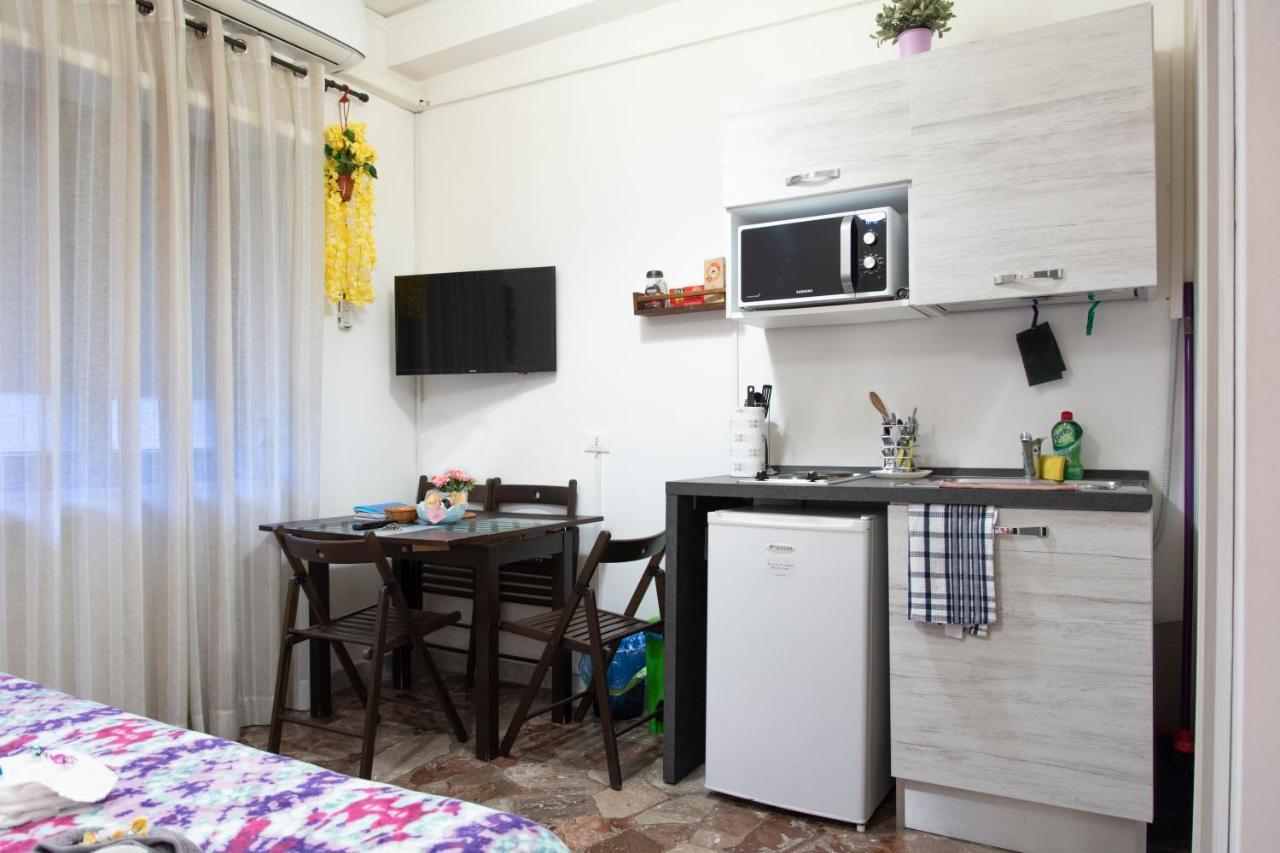 Central Station Guest House เนเปิลส์ ภายนอก รูปภาพ