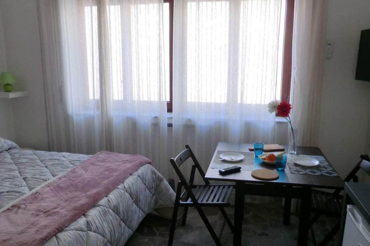 Central Station Guest House เนเปิลส์ ภายนอก รูปภาพ